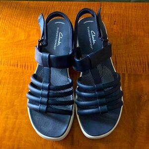 Clark Cloudstepper sandals. Size 8W.